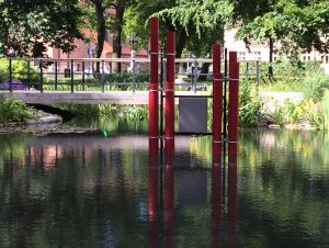 Vattenbas, lydskulptur i Stadsparken Eskilstuna Sverige sommeren 2015